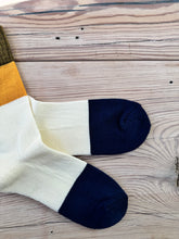 Load image into Gallery viewer, Japanese Luxury Winter Wool Pile Sole Block Colours Socks
