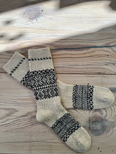 Load image into Gallery viewer, Japanese Luxury Winter Wool Organic Cotton Snowflake Socks
