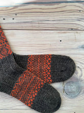 Load and play video in Gallery viewer, Japanese Luxury Winter Wool Organic Cotton Snowflake Socks
