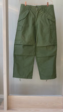 Load and play video in Gallery viewer, Deadstock US Military M65 Cargo Field Trousers
